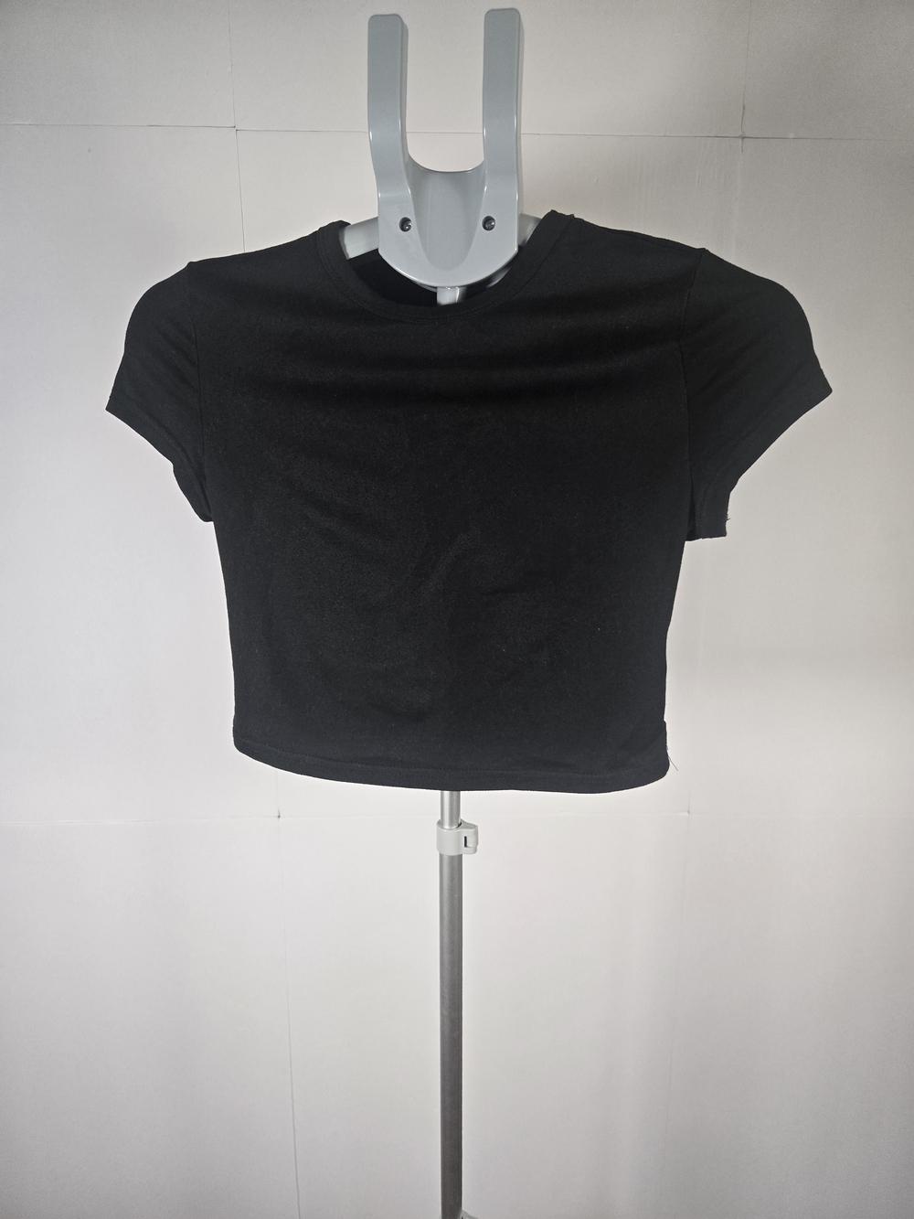 SHEIN Black Short Sleeve Crop Top